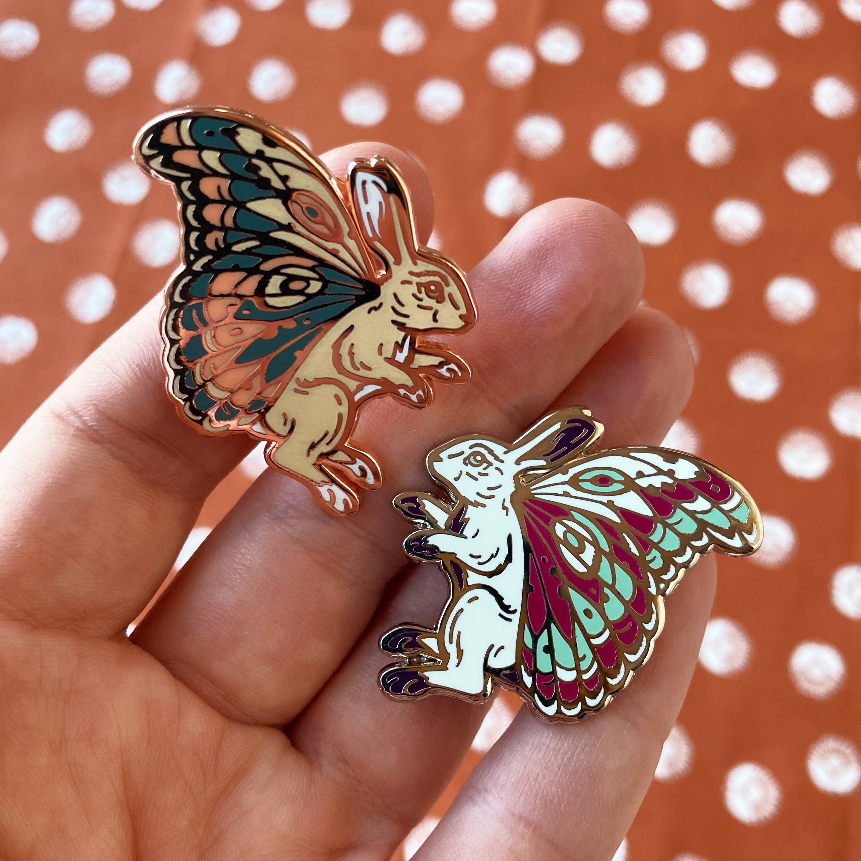 Kate O'Hara - Vendita all'ingrosso Spilla da bavero - Spilla smaltata Bunnerfly9