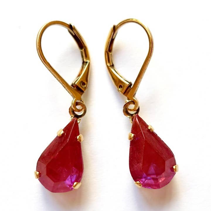 Pink Drop Sappharine Glass Earrings Gold for wholesale by SoHo Schmuckmanufaktur