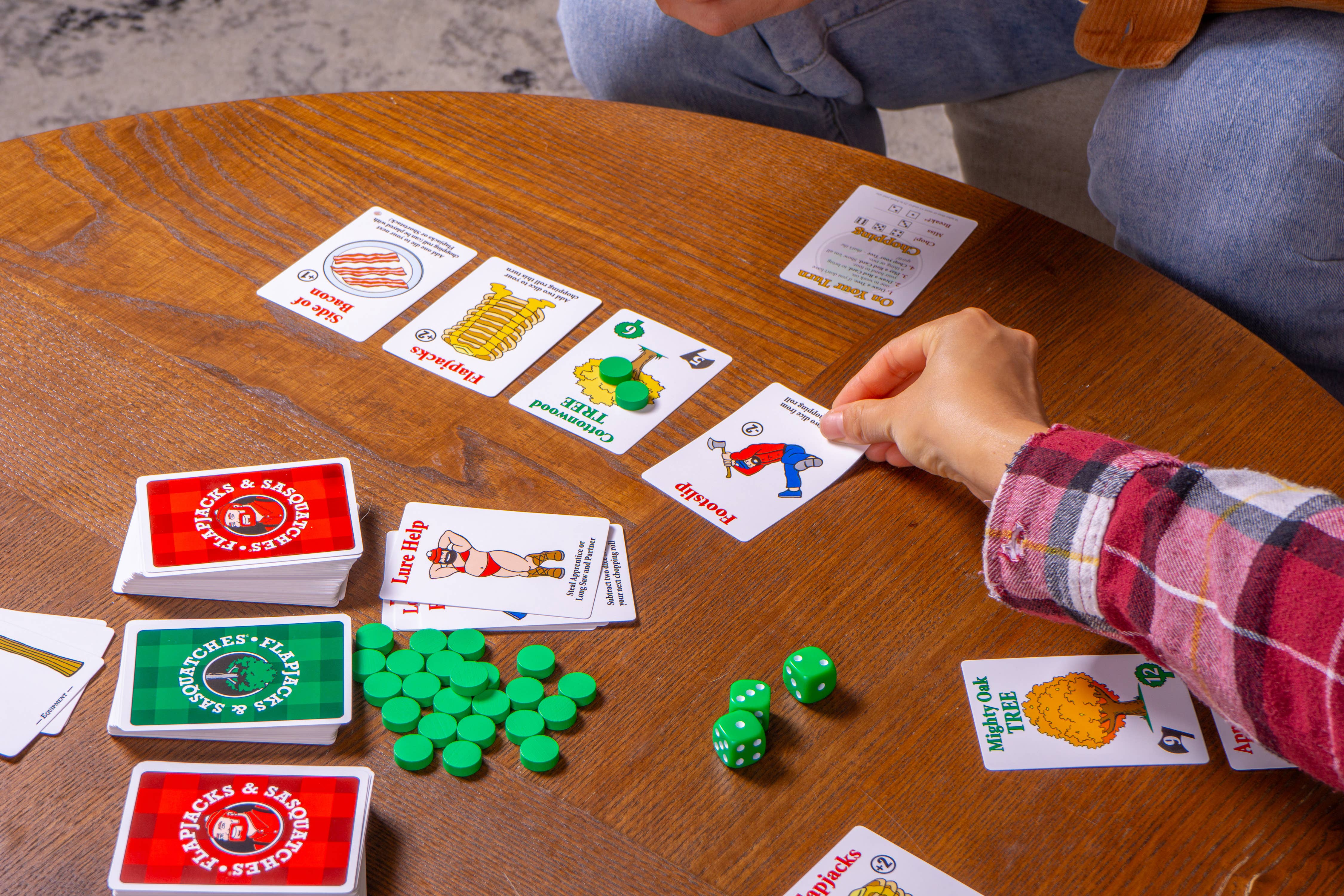 Left Justified Studio & Prolific Games - Wholesale Kaartspel - Flapjacks & Sasquatches — Een houthakkerskaartspel voor het hele gezin15