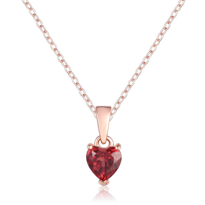 Collar de corazón de granate en plata de ley con baño de oro rosa y otras tendencias de Resultados para joyería fina al por mayor. Devoluciones gratuitas y condiciones de pago a 60 días en Faire en Faire.