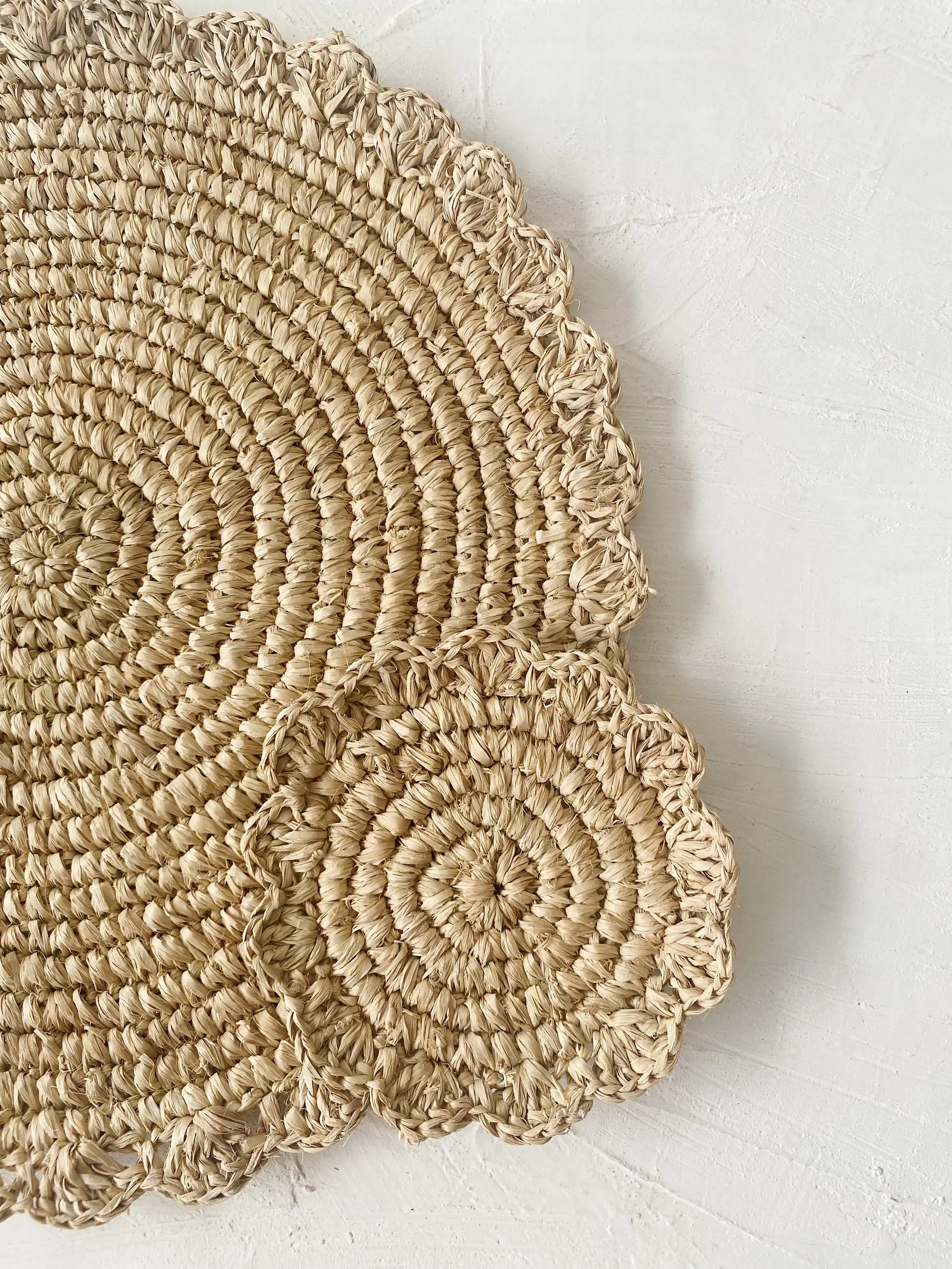 Bali Harvest - Vente Sets de table -  Sets de table en raphia à motif pétoncle - Napperon boho en forme de fleur de paille tressée2