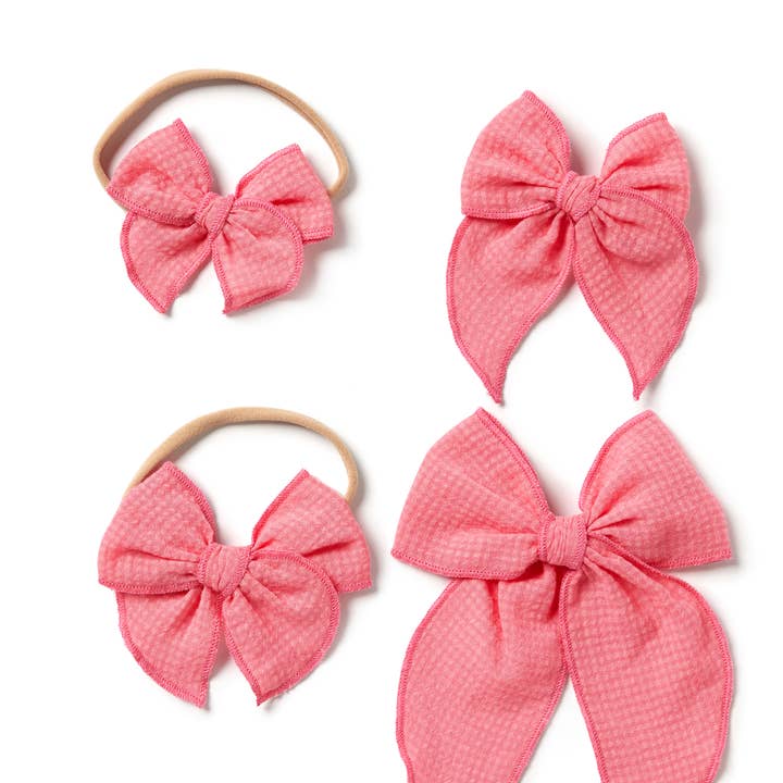 Noeud Claire à carreaux Seersucker, rose foncé pour la vente par Little Poppy Co