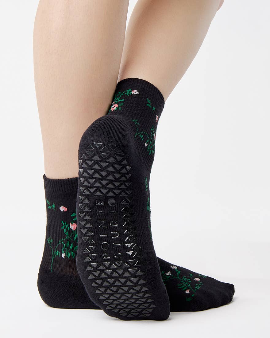 Pointe Studio - Wholesale Socks - Women's - Women's Rose Garden Ankle Grip Sock– No Slip Cotton Blend for Pilates & Barre3