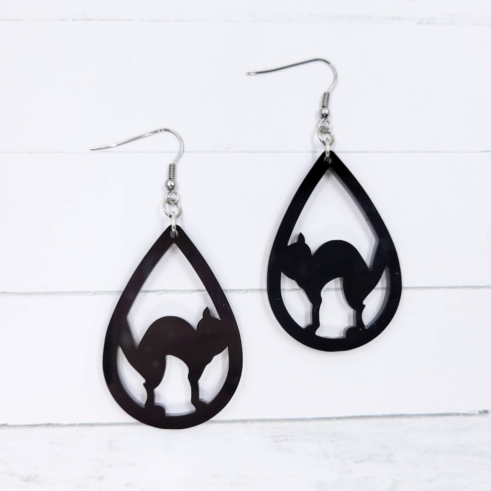 The Purple Chickadee – Großhandel Ohrhänger – Hängeohrringe für Halloween-Katzen, aus schwarzem Acryl