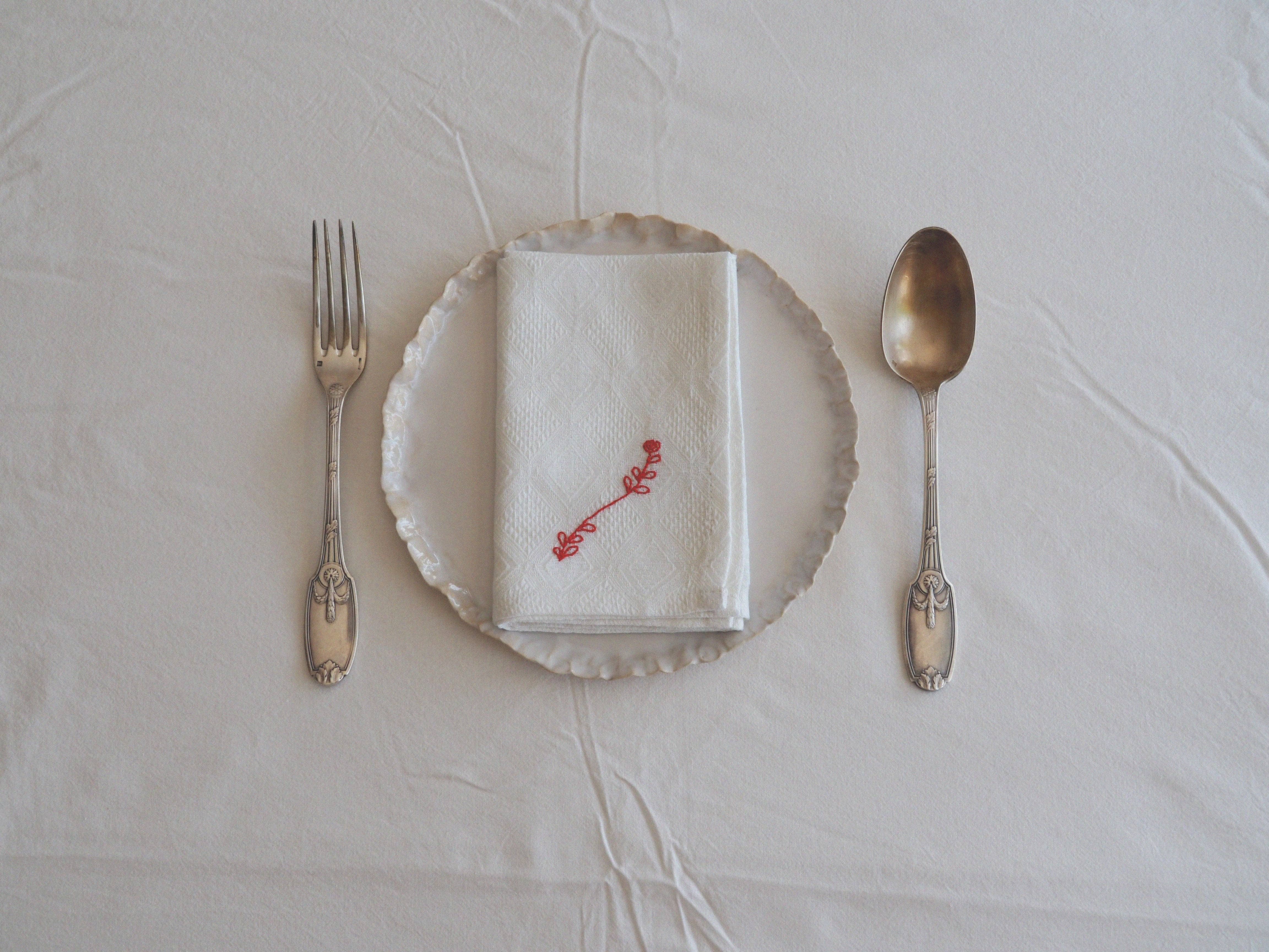 À bientôt - Wholesale Dinner & Cloth Napkin - Embroidered Rose Napkin