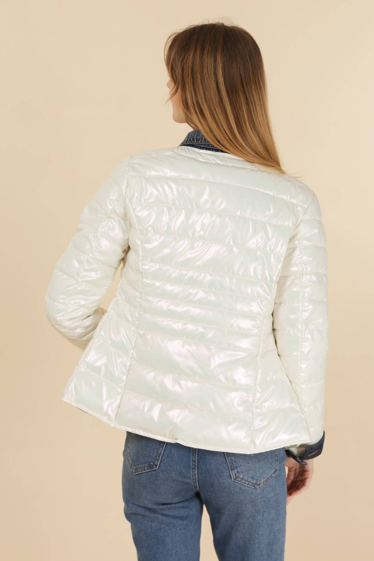 Attrait Paris - Wholesale Pufferjack - Dames - Kenza metalen jeansjack van twee materialen15