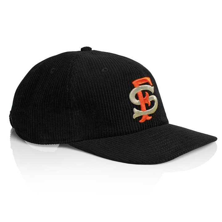 Casquette de baseball avec logo SF, brodée sur velours côtelé noir pour la vente par SF Mercantile