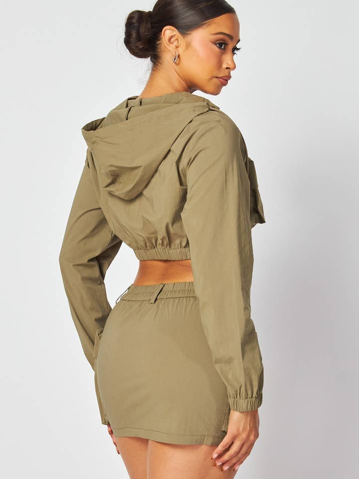 Hot & Delicious – Engroshandel Top- og nederdelsæt - Dame – Elena Hoodie Crop Jacket & Cargo Mini Nederdelsæt (HGC10247)15