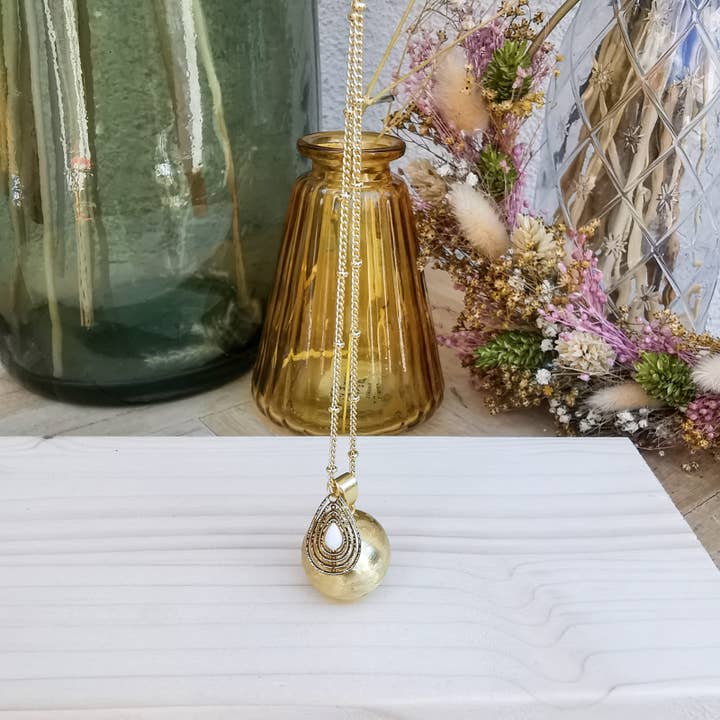 à mes copines - Wholesale Pendant/Charm Necklace - Gold Plated Pregnancy Bola with Enamel Drop2