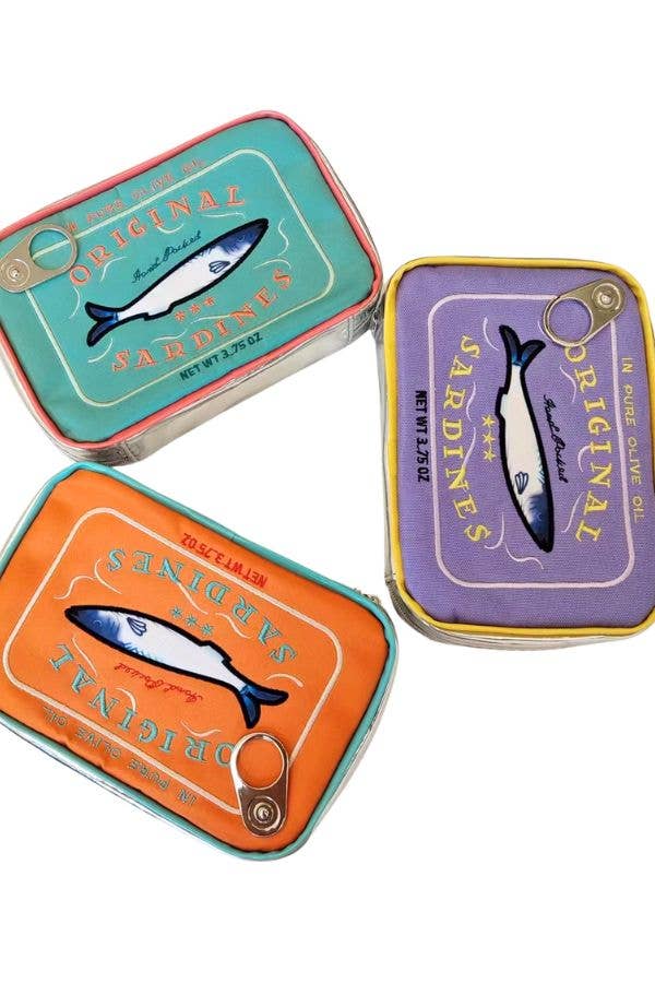 1st Allie – wholesale Sminkväska – Sardineformad necessär i plåtburk10