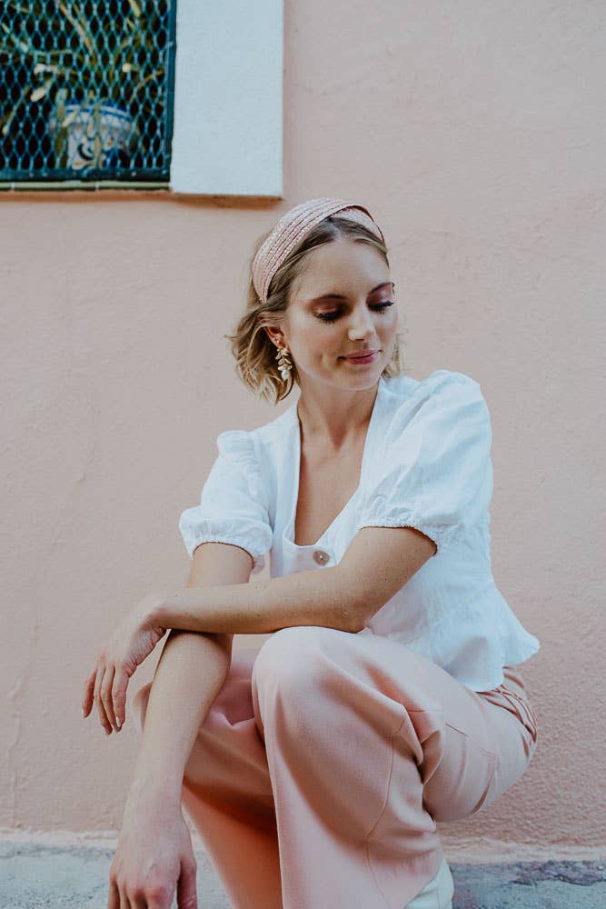 Annabelle Hardie - Vendita all'ingrosso Fascinator - Donna - Fascia a corona de Vermut in paglia rosa nude con nastro intrecciato5