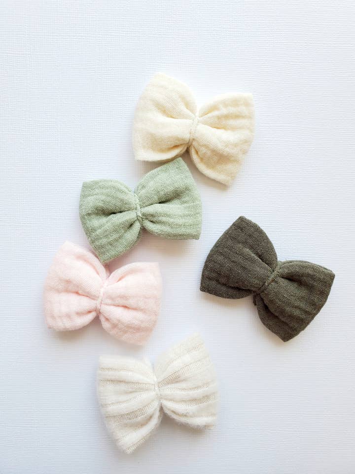 Noeud rose pâle pour homme • Noeud uni • Bandeau pour bébé • Petit nœud pour la vente par Revival Bow Co.