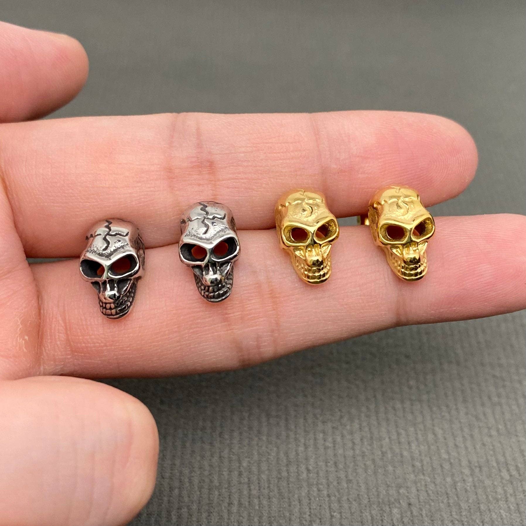 Mio Queena - Wholesale Stud/Post Earrings - Stainless Steel Skull Stud Earrings - MJ/GT1