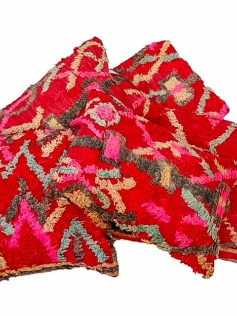 Coussin Vintage Beni - rouge et rose pour la vente par NOMAD BY LIV