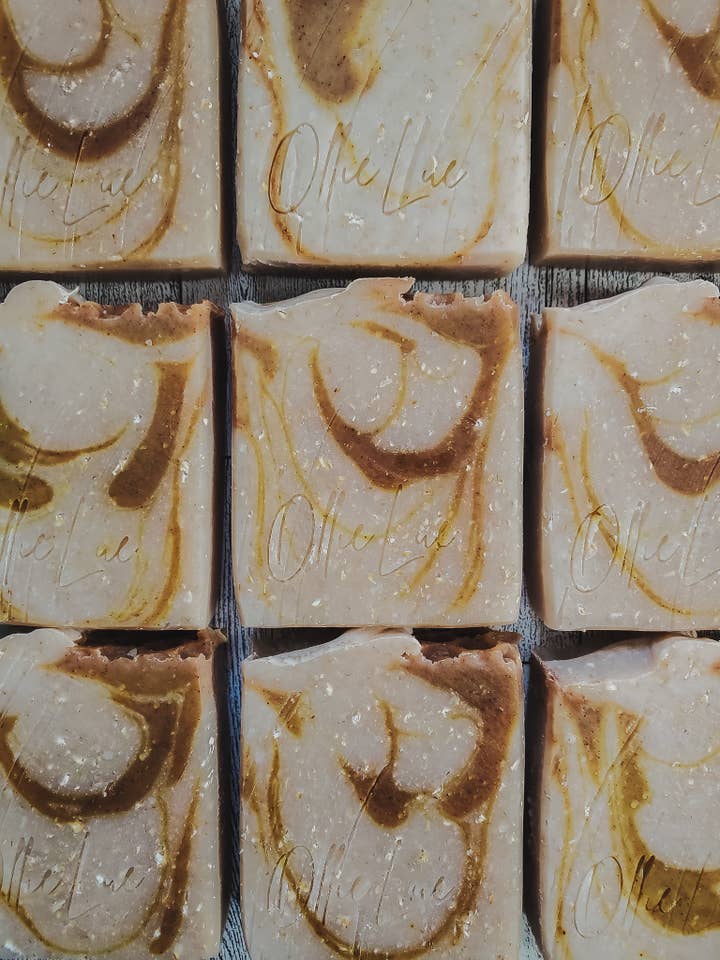 Oh Honey Bar Soap - Endast naturliga färgämnen för wholesale av Ollie Lue Soap Co. LLC