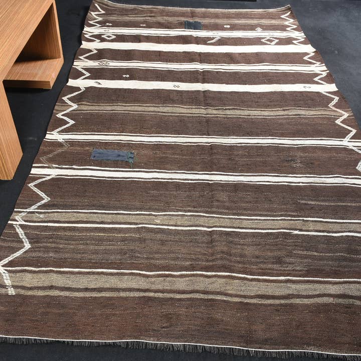 Alfombra hecha a mano con rayas marrones y blancas, 1,86x3,23 m para venta al por mayor de Vintage Rugs Loom
