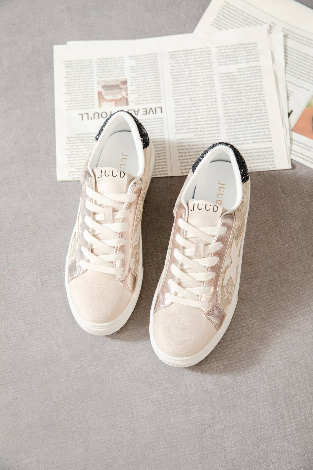 ERYNN – wholesale Vardagssneakers - Dam – Snörskor Elia med guldsparkle och metallicdetaljer2