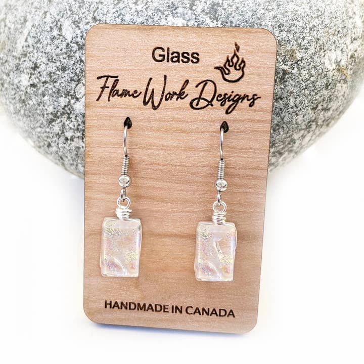 Boucles d'oreilles en verre dichroïque - Opale pour la vente par Flame Work Designs - Glass Jewelry