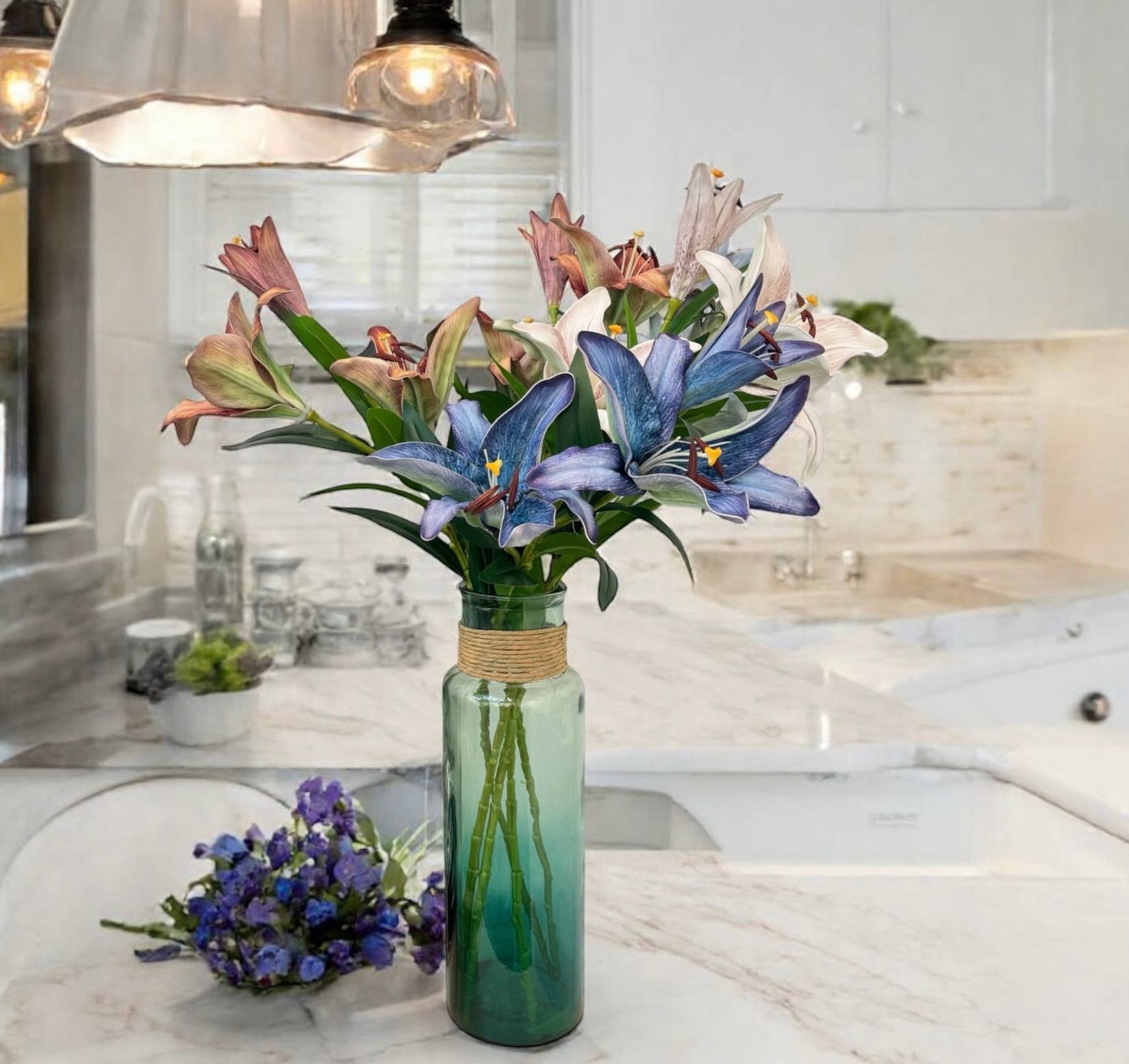 Angel Isabella – Engroshandel Kunstige blomster – 34,5"-Elegant 9" Stor Blomsterlilje-3 blomster pr. stilk3