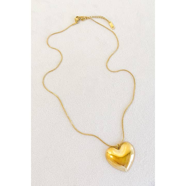 Nash Grey – wholesale Hänge-/berlockhalsband – Amelia Guldhjärta Hängsmycke Halsband1