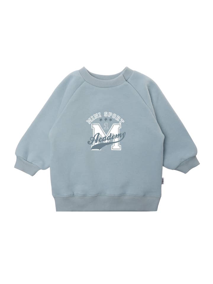Sweatshirt bleu clair avec imprimé « mini sport » pour la vente par Liliput