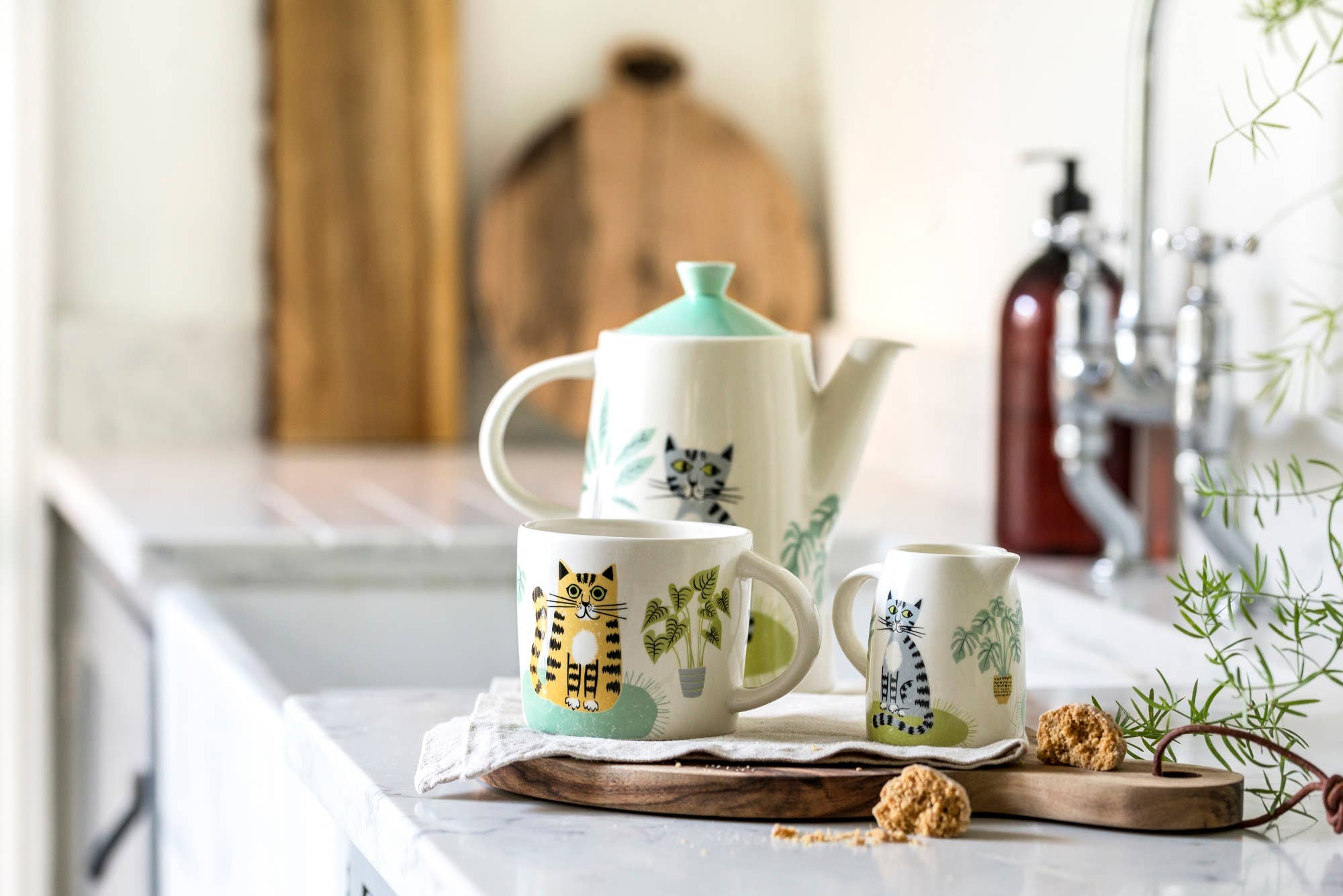 Hannah Turner Ltd - Wholesale Tea Pot - Handmade Ceramic Cat Teapot2