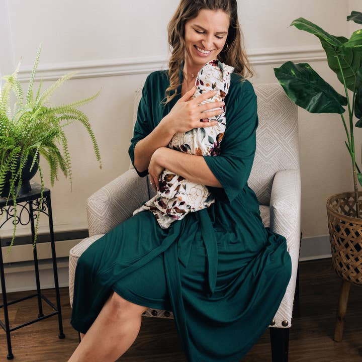 HAHA MAMA Clothing – wholesale Morgonrock - Dam – Smaragdgrön förlossningsklänning för gravida & röd ros omlottfilt