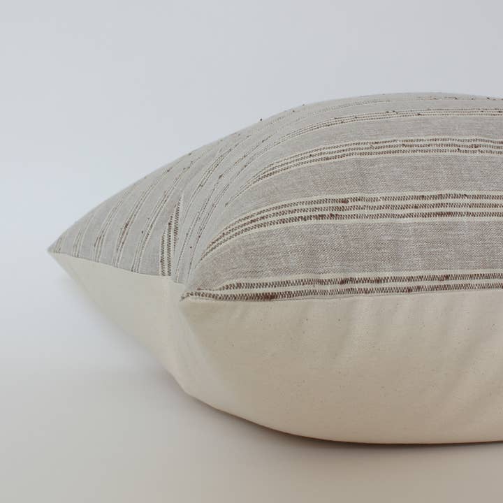 Textileish - Vente Housse de coussin - Housse de coussin lombaire à rayures neutres, coussin beige | Landyn 1