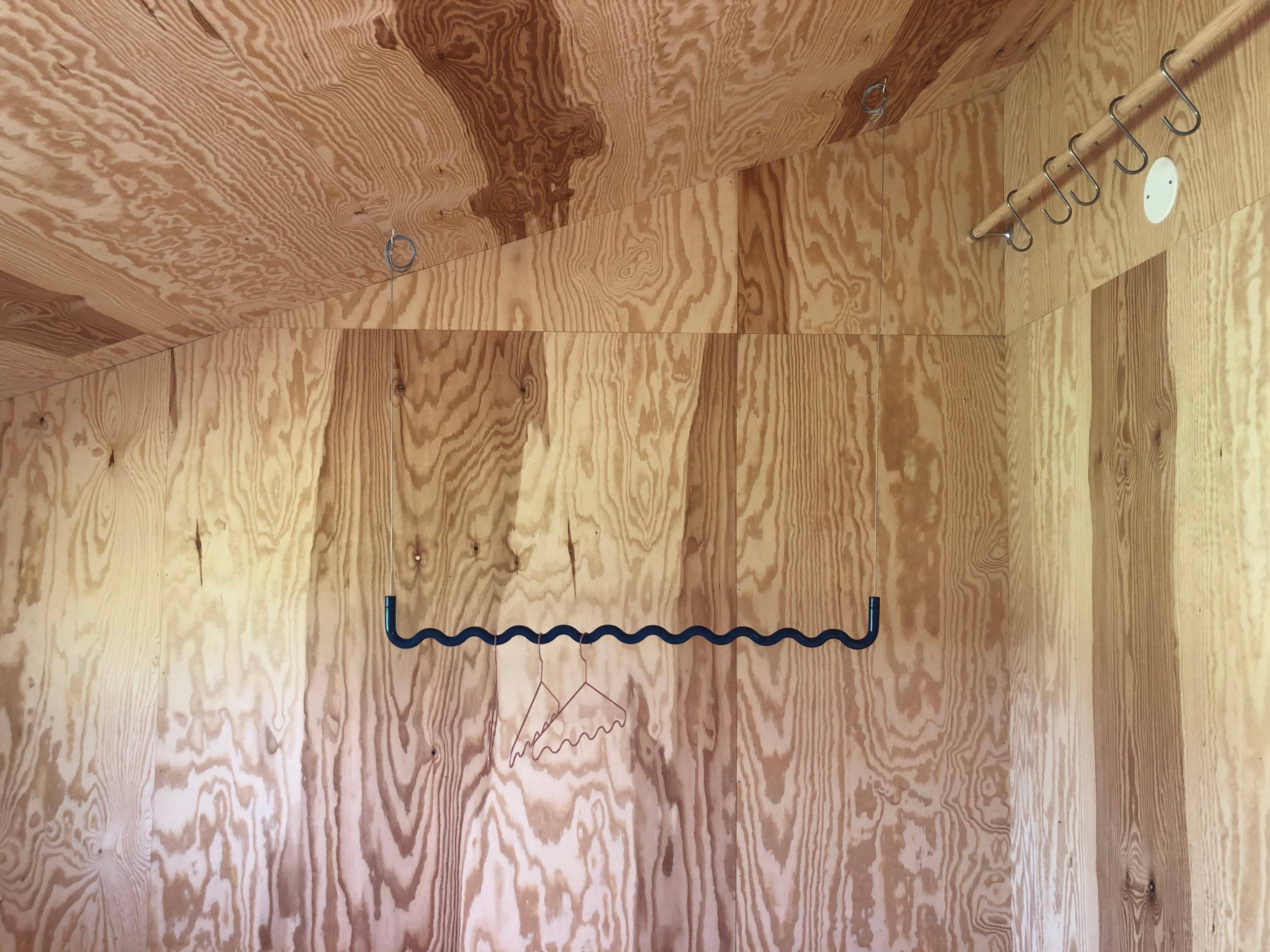 Sinecollection – Großhandel Kleiderbügel – Große Deckenmontierte Kleiderhänger2