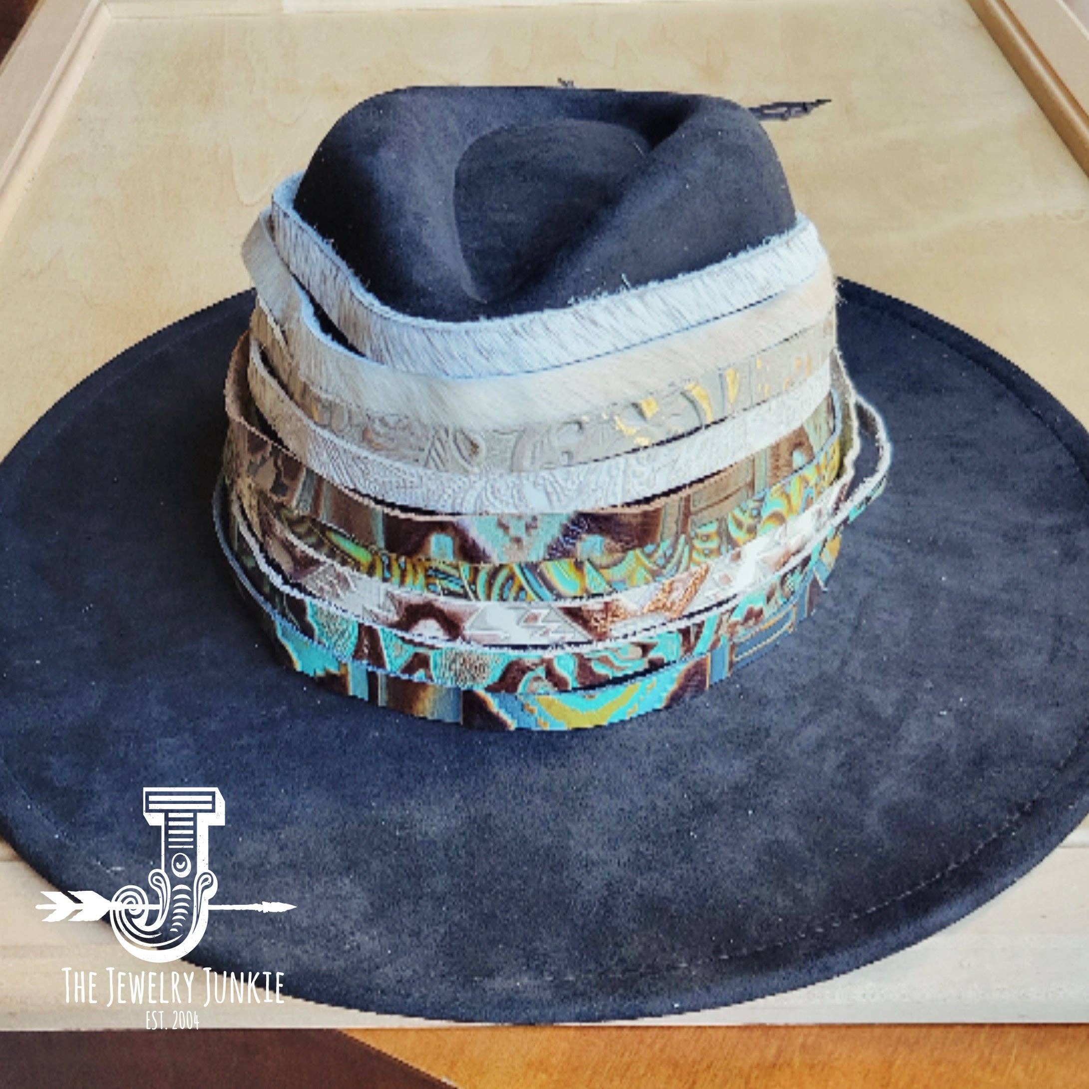 The Jewelry Junkie - Vente Accessoire pour chapeau – femme - Chapeau en cuir gaufré métallisé turquoise, seulement 950q7