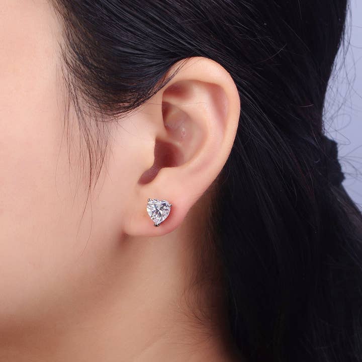 Clear Heart CZ gouden oorknopjes, maten 4 mm - 8 mm voor wholesale door Aim Eternal