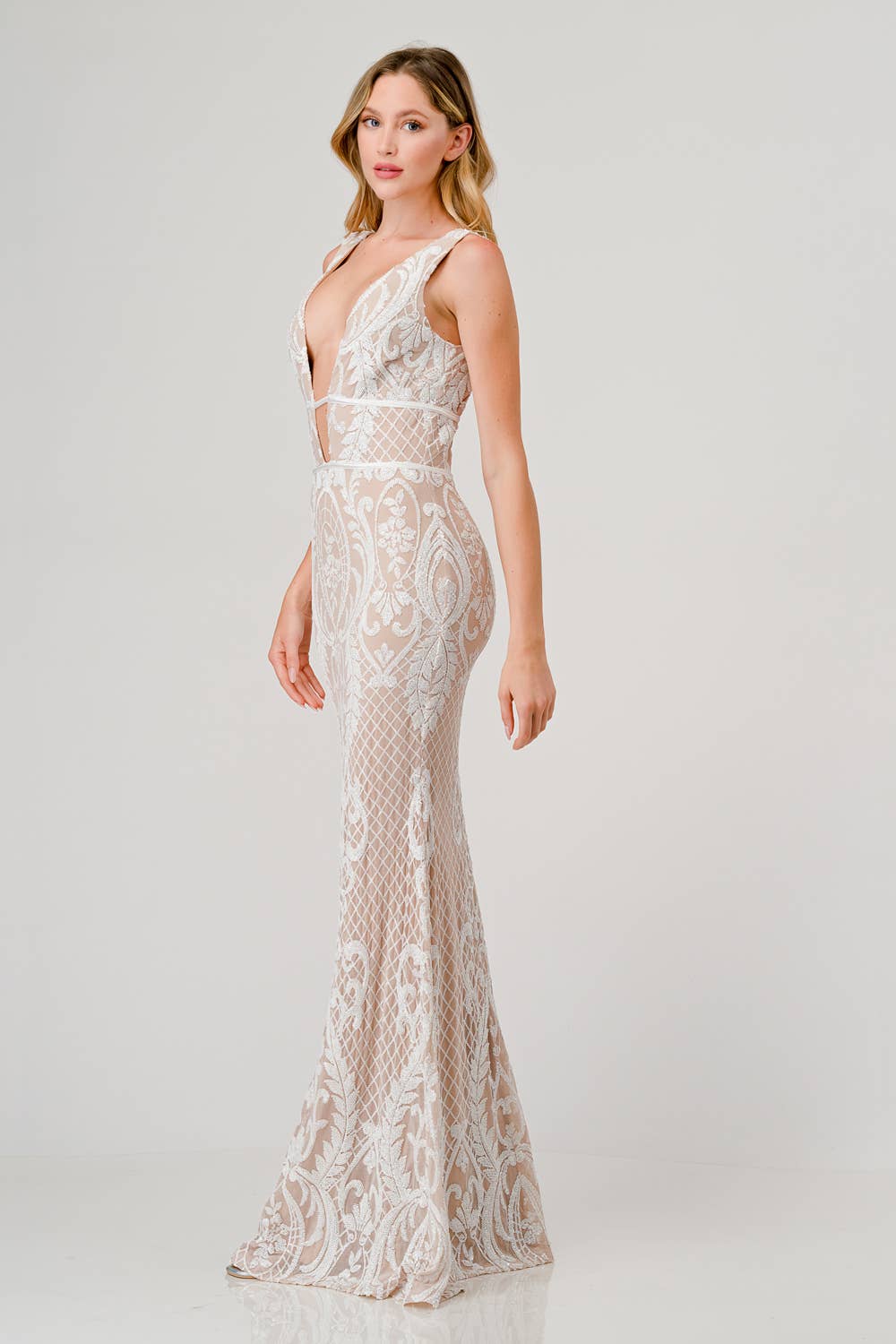 BLANC/NU Robe longue sirène Lovesome en sequins avec décolleté en V plongeant en vente sur Faire1