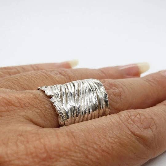 Handmade love statement recycled silver ring, US 8.5 für den Großhandel von ArtBi Design