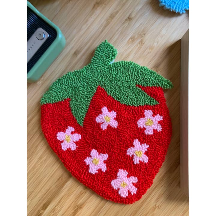 MUUDLAND - Wholesale Tapestry/Textile - Cute Strawberry Wall Art Decor Punch Needle Wall Hanging