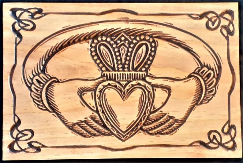 Cross Woodcraft - Wholesale Plaque - CLADDAGH