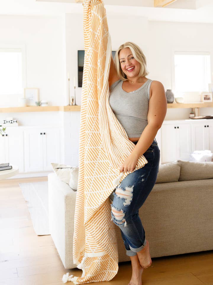 Plaid Everett, taille simple, jaune pour la vente par Avenue Wholesale