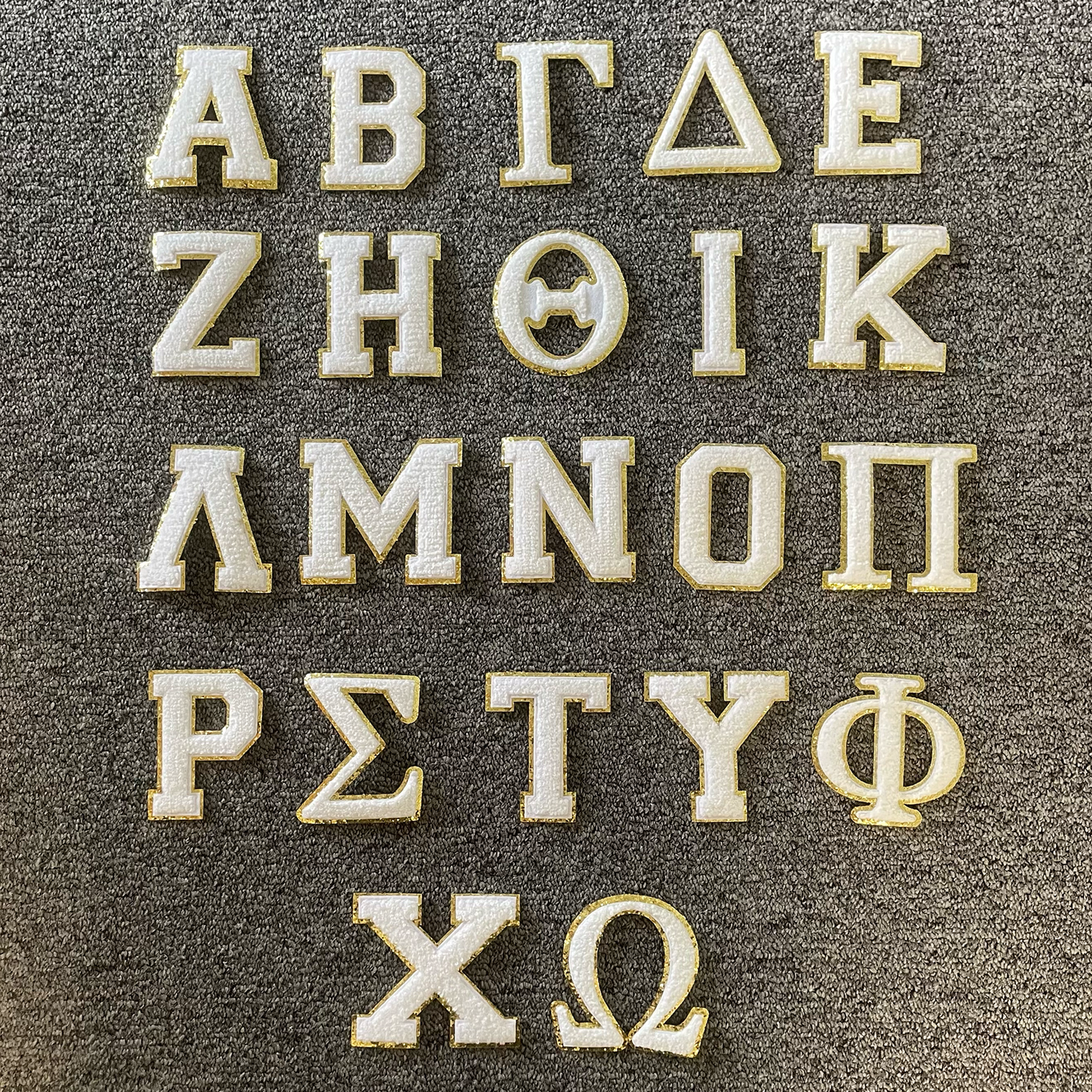 The Crafty Engineer - Venta al por mayor Parches - Parche de chenilla para planchar con letra griega de 7,6 cm, color blanco5