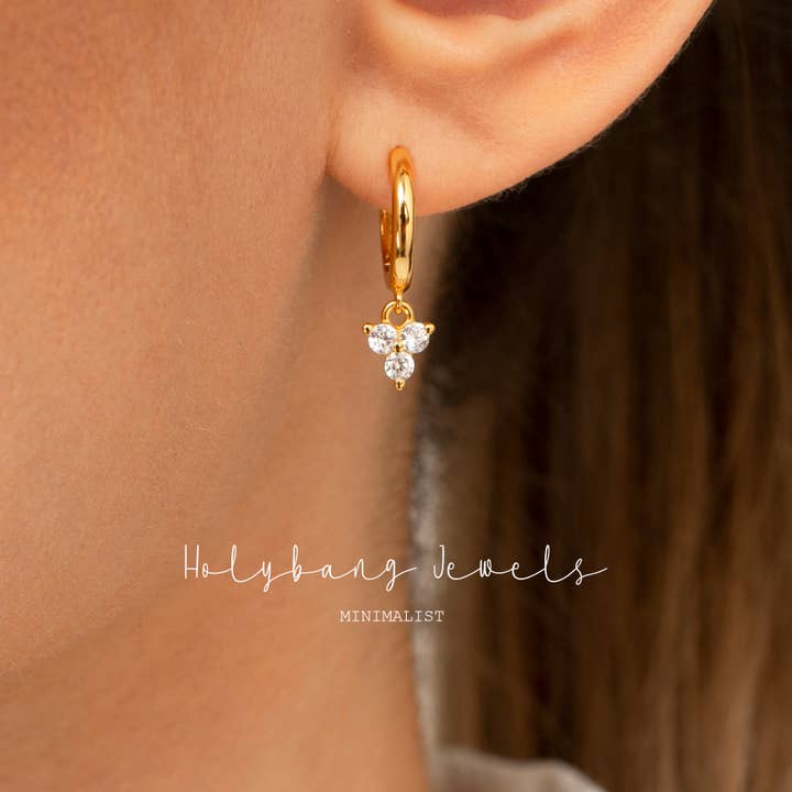 HANGENDE OORBELLEN MET DRIEVOUDIGE KRISTALLEN HANGER - E-HT1192 voor wholesale door HolyBang Jewels
