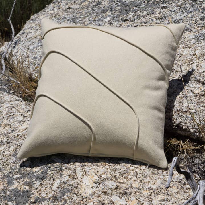 Fjällros Dekorativ Kudde 45 x 45 cm 100% Burel Fårull för wholesale av HappyTrays GmbH