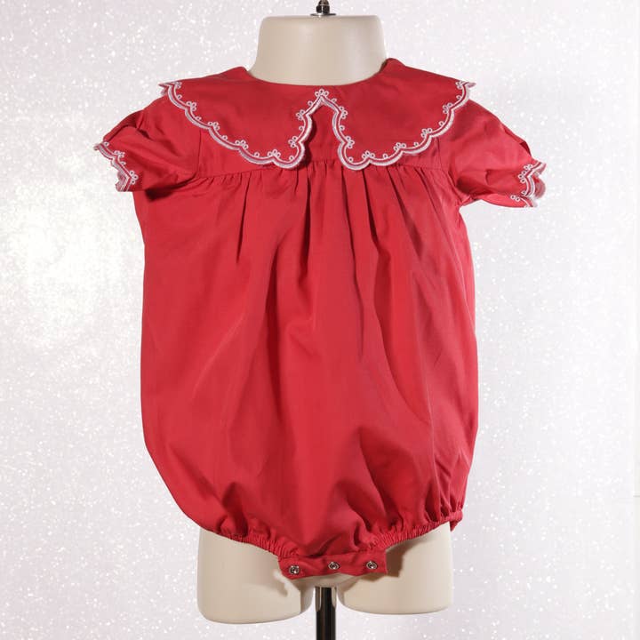 Röd broderad Peter Pan-krage bubbla för wholesale av Hello Bebes!