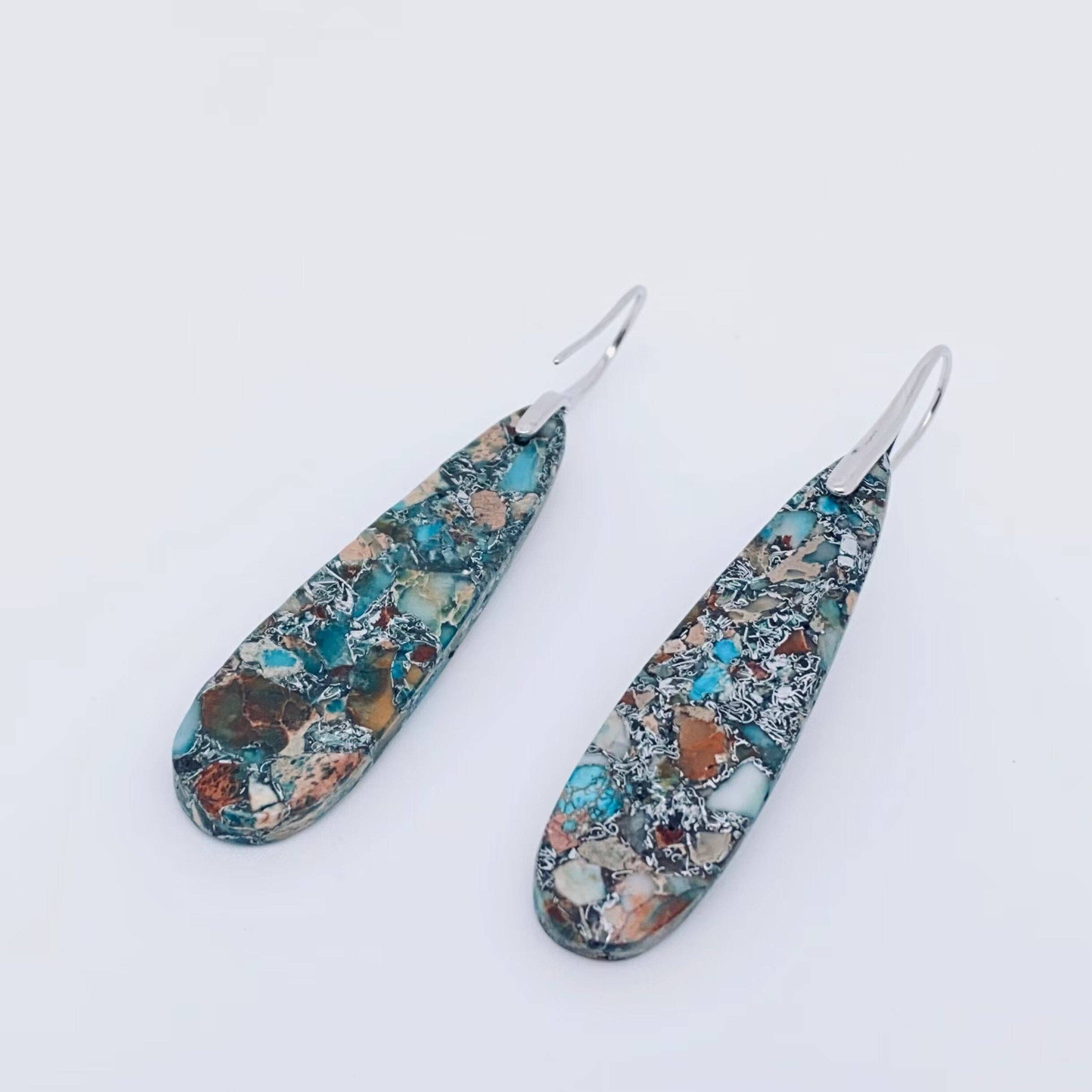 Mio Queena – Großhandel Ohrhänger – Graublaue Chakra-Steinohrringe mit langem Tropfenmuster - CS1