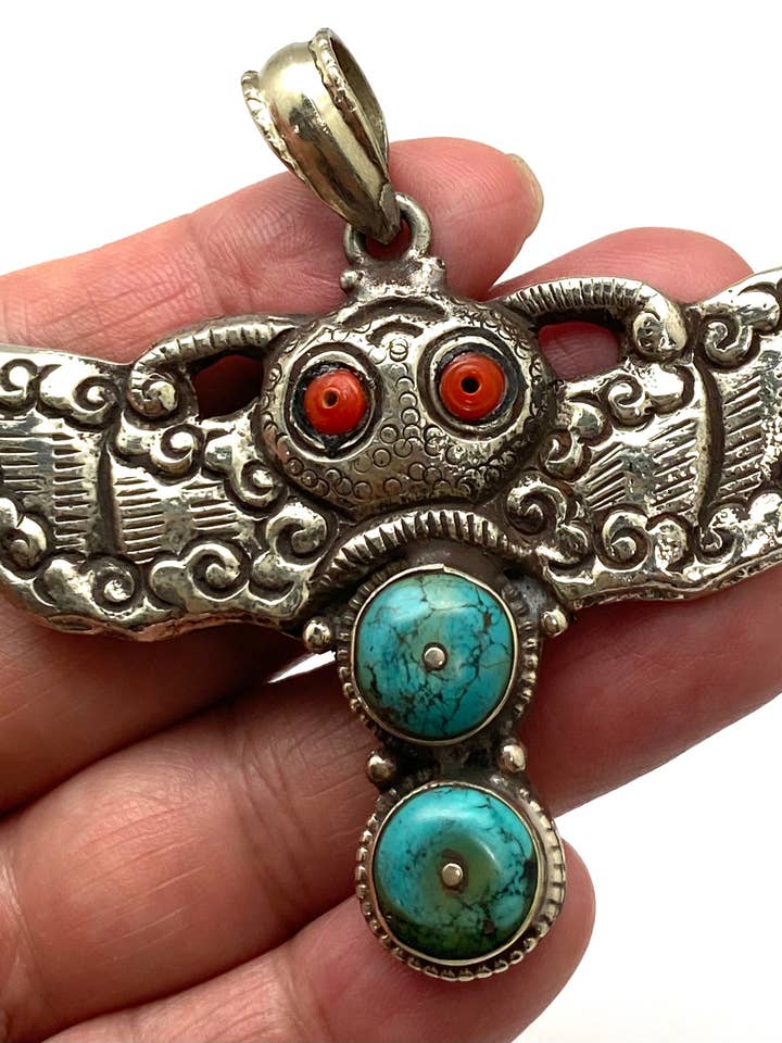 insektsberlock, handgjord, vit metall, turkos, korall för wholesale av Third eye jewelry inc.