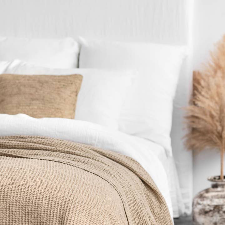 MagicLinen - Wholesale Throw Blanket - Linen waffle throw blanket in Beige