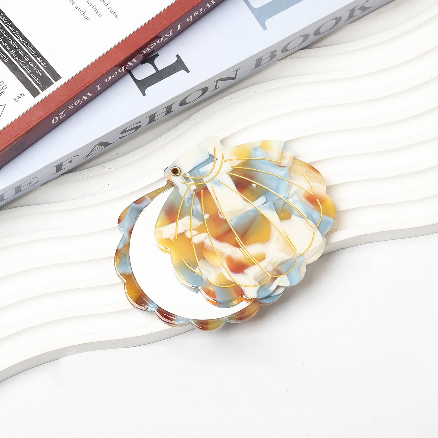 SoapElenGlen - Wholesale Compact Mirror - Chic Shell-Shaped Compact Mirrors for On-the-Go Touch-Ups5