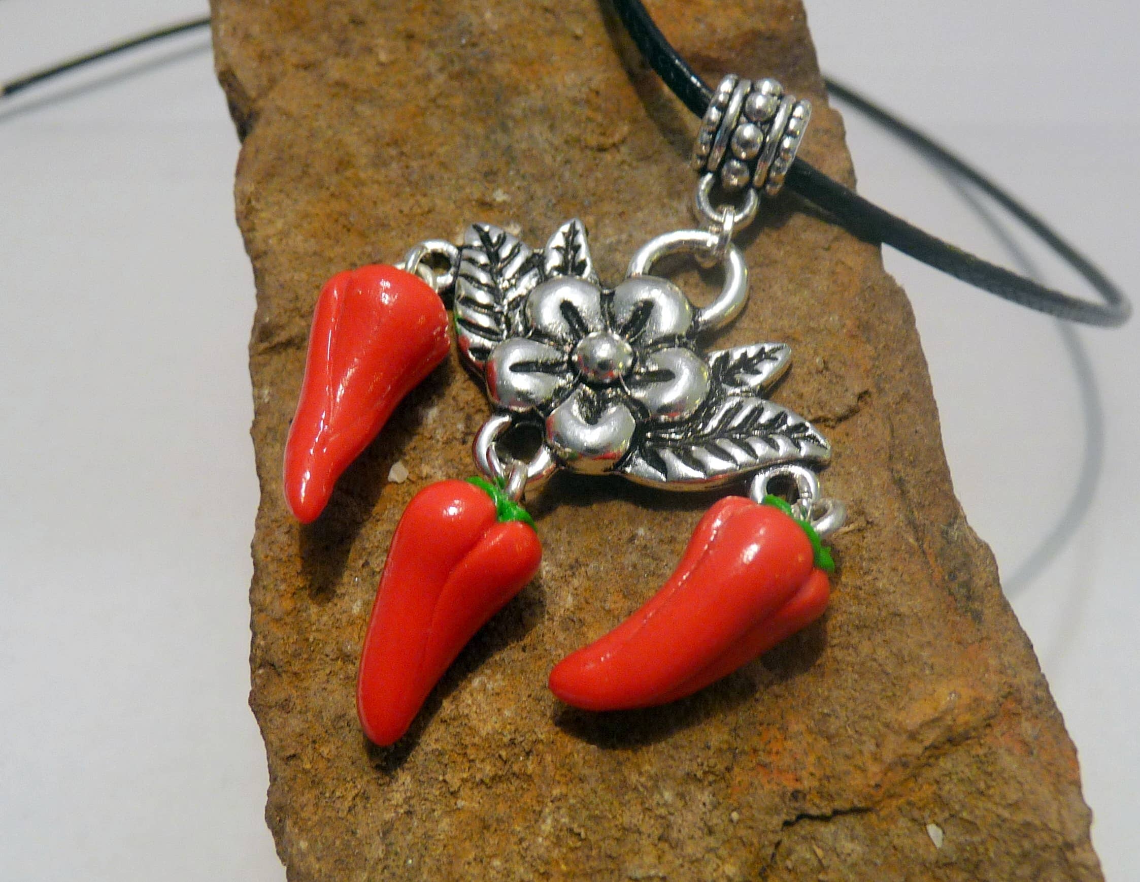 Sofishops - Wholesale Pendant/Charm Necklace - Basque pendant 3 peppers0