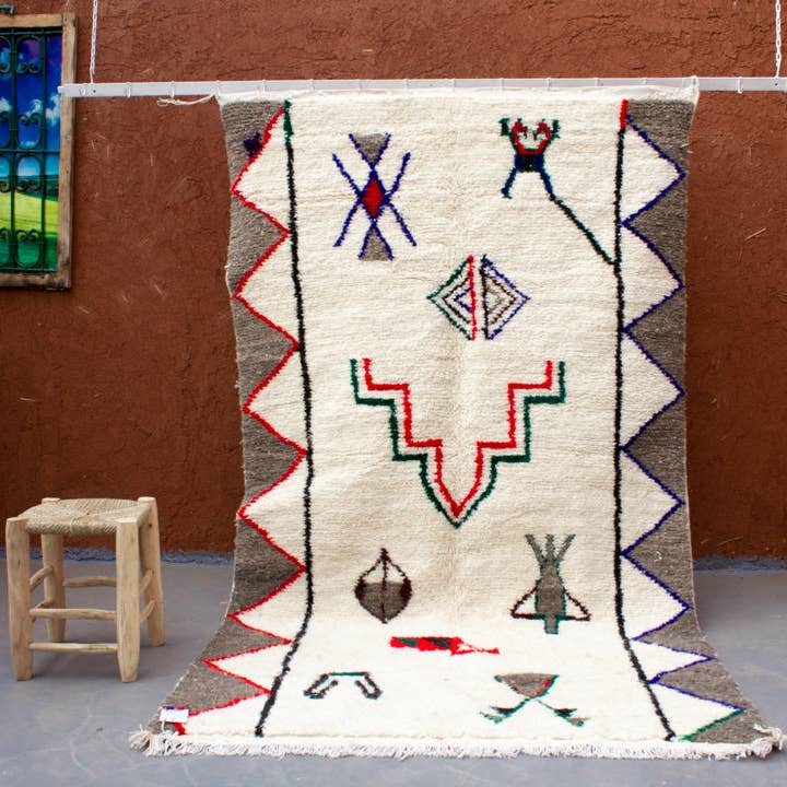 TAPIS EN LAINE BLANCHE AVEC SYMBOLES TRIBAUX MIXTES pour la vente par Daridecoo