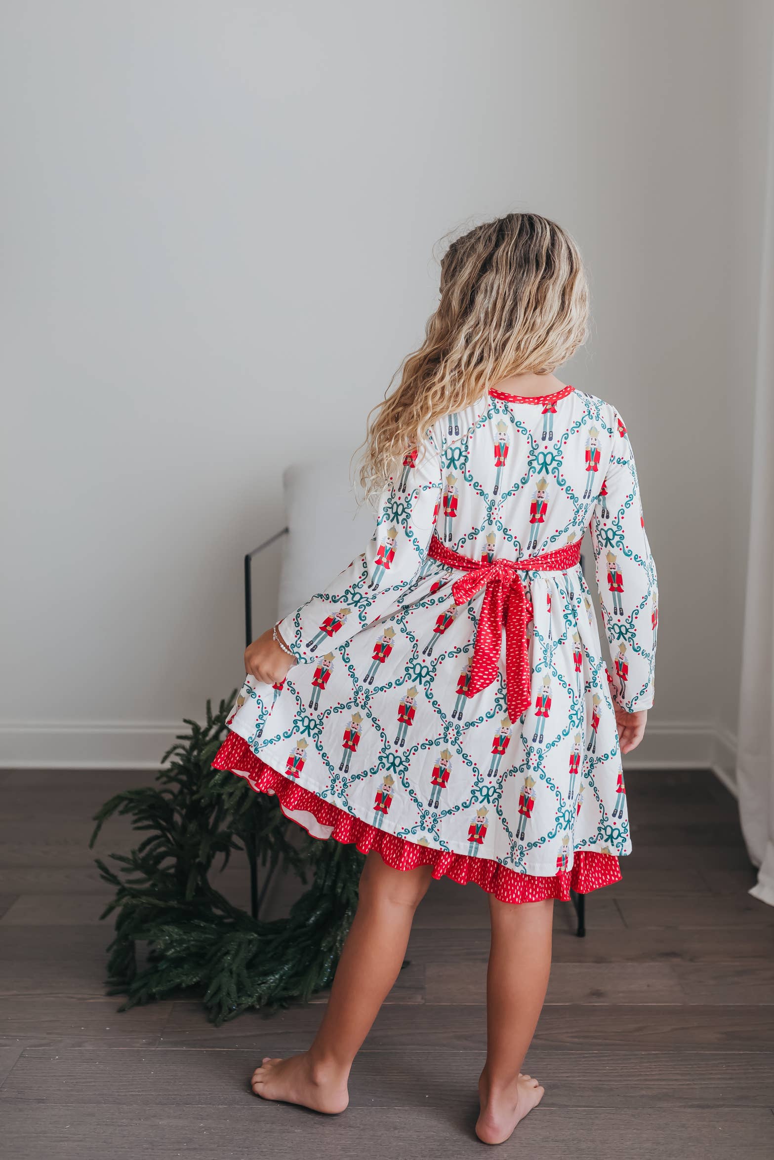 Oopsie Daisy - Vente Robe – enfant - Robe à volants avec cravate de poche Casse-Noisette pour enfants pour les fêtes de Noël6