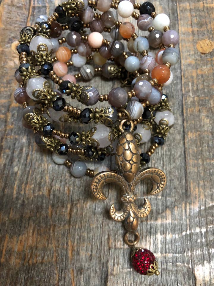 PULSEIRA ENVOLTÓRIO FLOR DE LIS por atacado de Seraphym