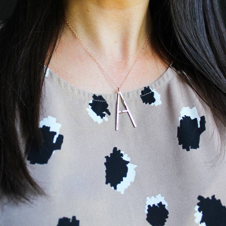 Laalee Jewelry - Vente Colliers à pendentif - Collier en or rose avec grandes lettres, grande initiale1