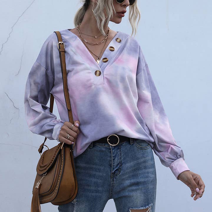 Blouse ample décontractée à col en V dégradé tie-dye pour la vente par Lily Clothing